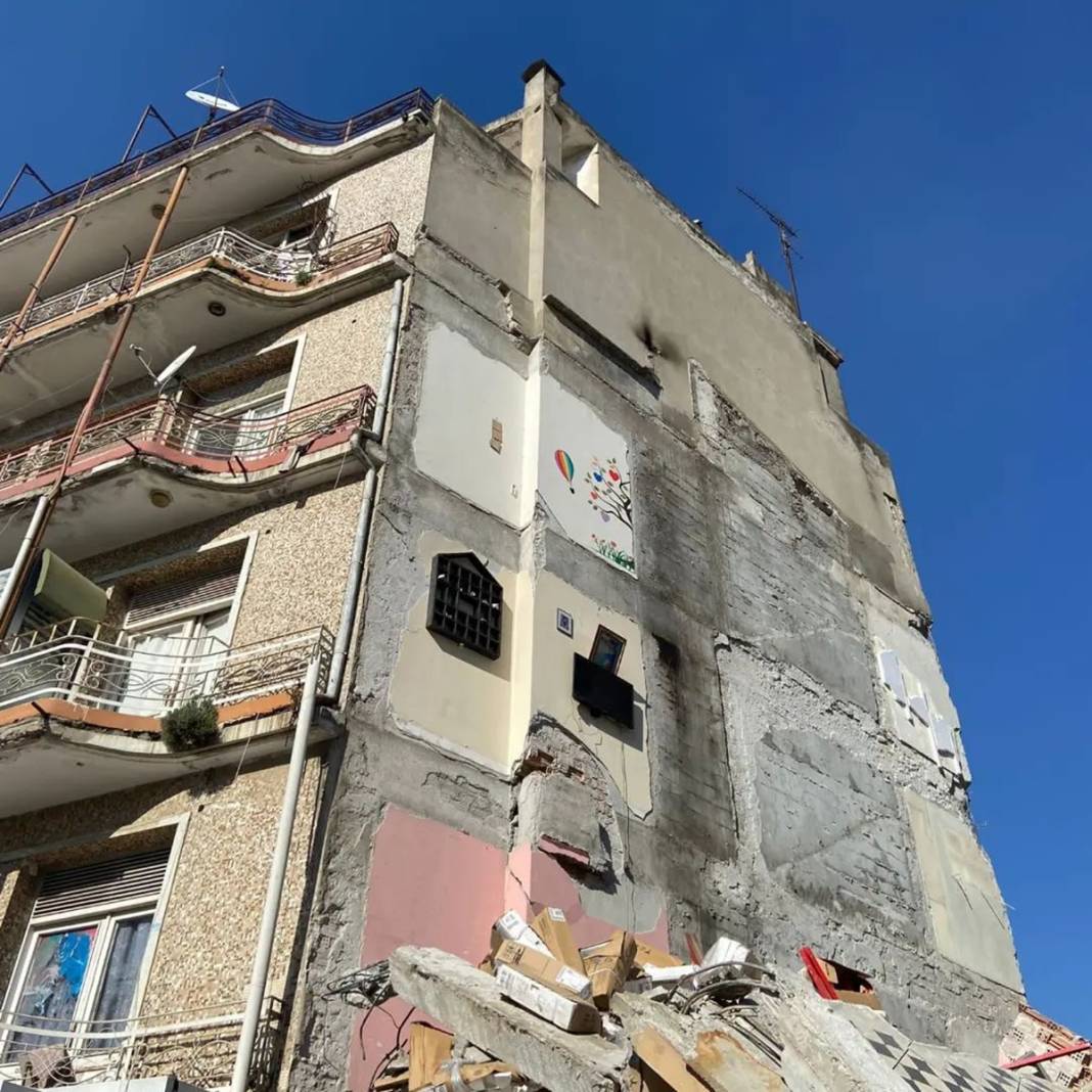 Taliban deprem yardımını poşet içinde teslim etti! İlginç anlar sosyal medyada gündem oldu 16